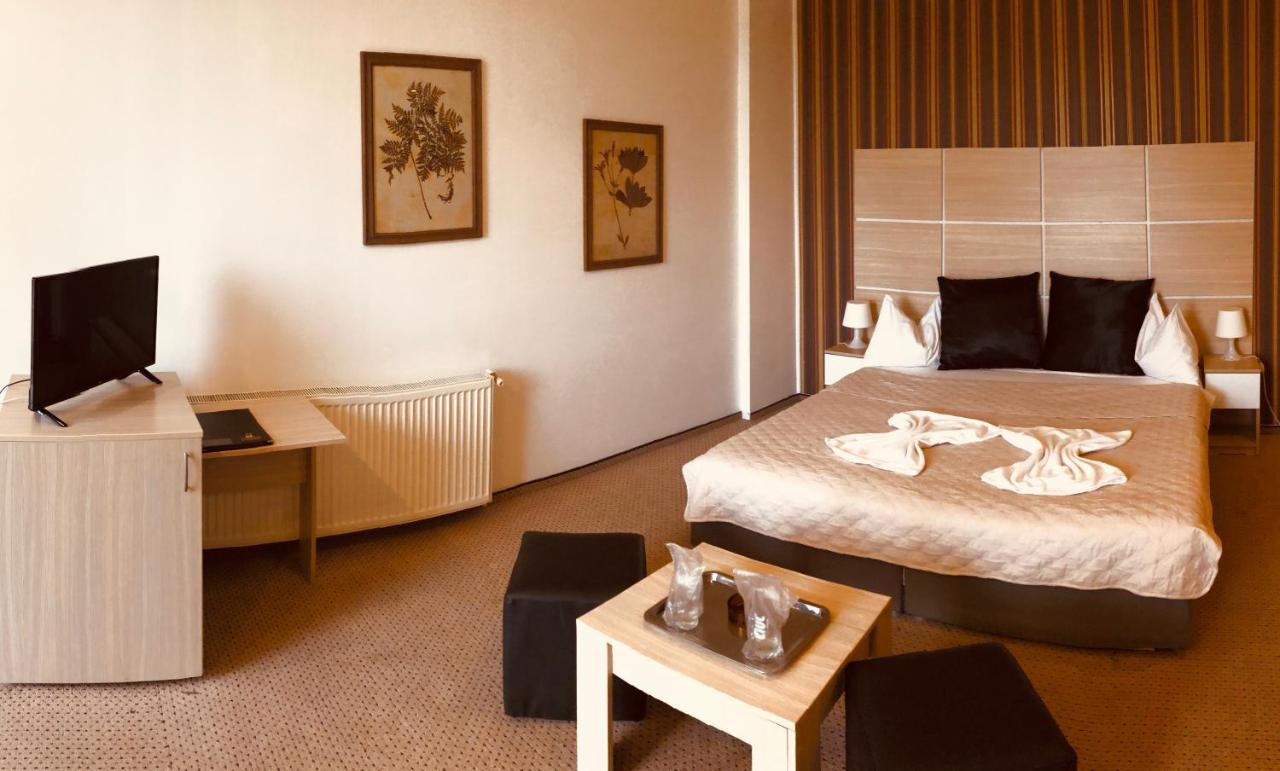 בוקרשט Hotel Mon Caprice מראה חיצוני תמונה