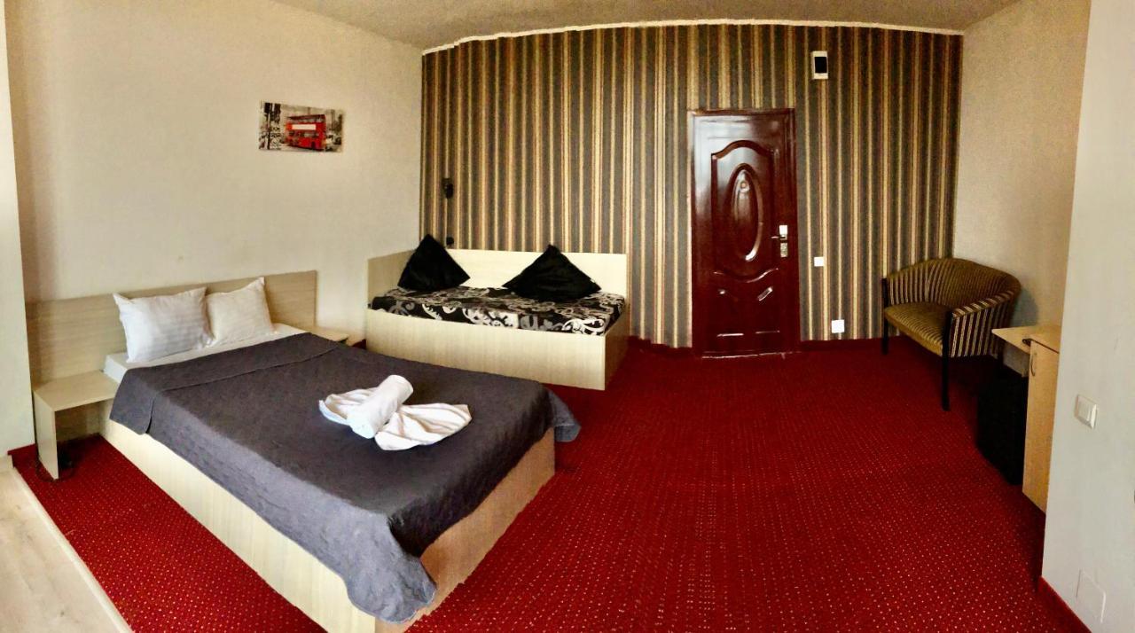 בוקרשט Hotel Mon Caprice מראה חיצוני תמונה
