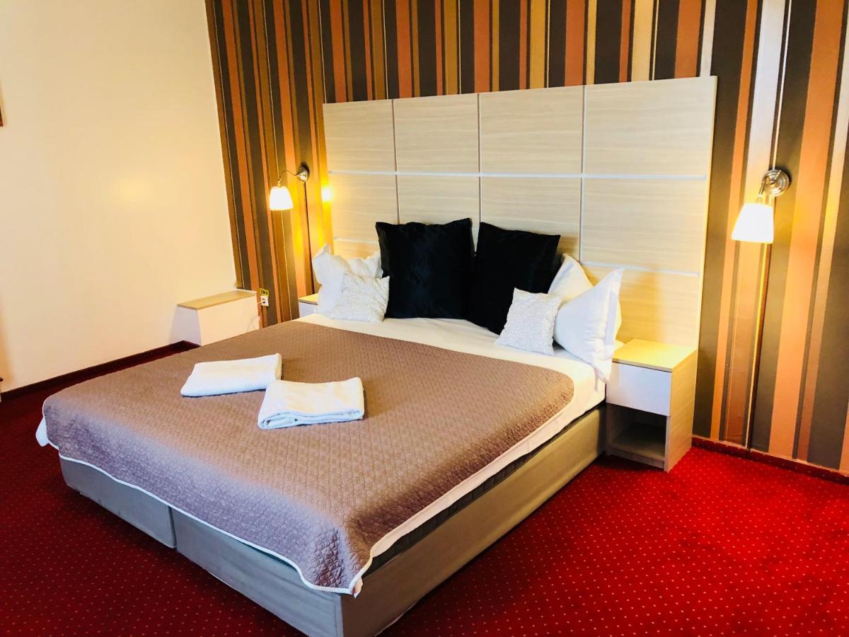 בוקרשט Hotel Mon Caprice מראה חיצוני תמונה