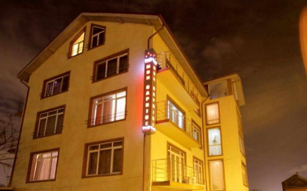 בוקרשט Hotel Mon Caprice מראה חיצוני תמונה
